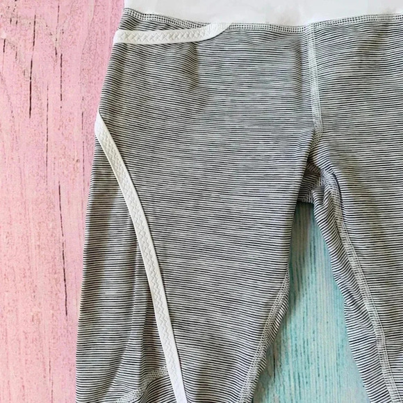 Lululemon capri pants - Picture 5 of 10